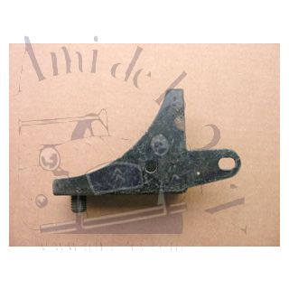 Equerre de support d'aile avant droite sur chassis ancien pare choc