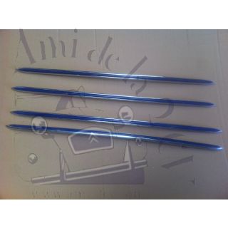 Moulures de porte pour 2cv avec galon bleu par Sinti