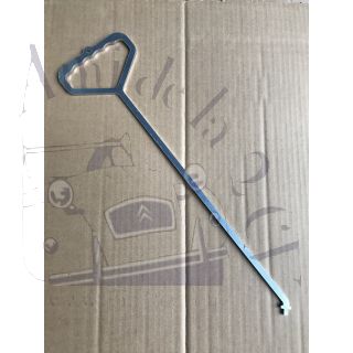 Outil pour le montage des conduites de freins arrière dans l'essieu de la 2cv